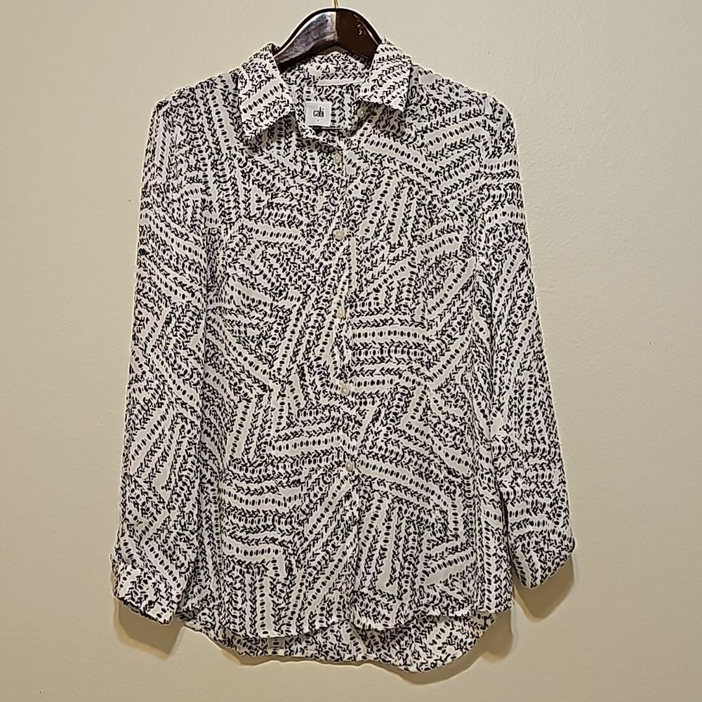 Cabi Split Back Geometric Print Long Sleeve Button Up Blouse small